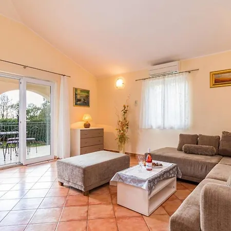 Appartement Lara With Pool Vrsar