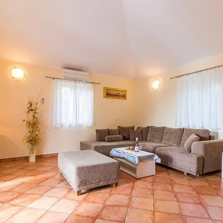 Appartement Lara With Pool